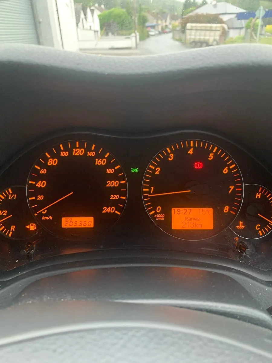 Toyota Avensis 1.6 Saloon - Image 4