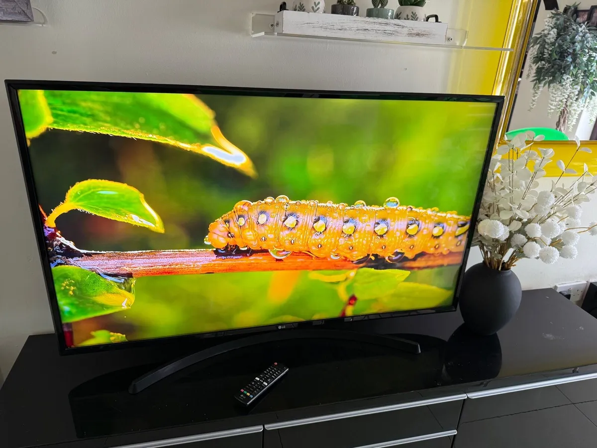 LG 50 SMART 4K ULTRA HD TV in swords - Image 3