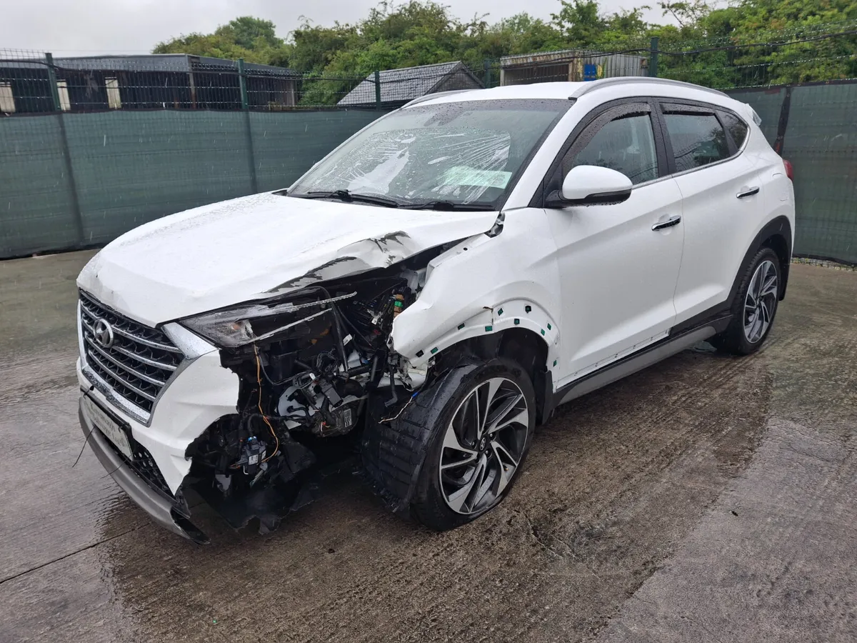 *201 Hyundai Tucson  4x4  Automatic - Image 3