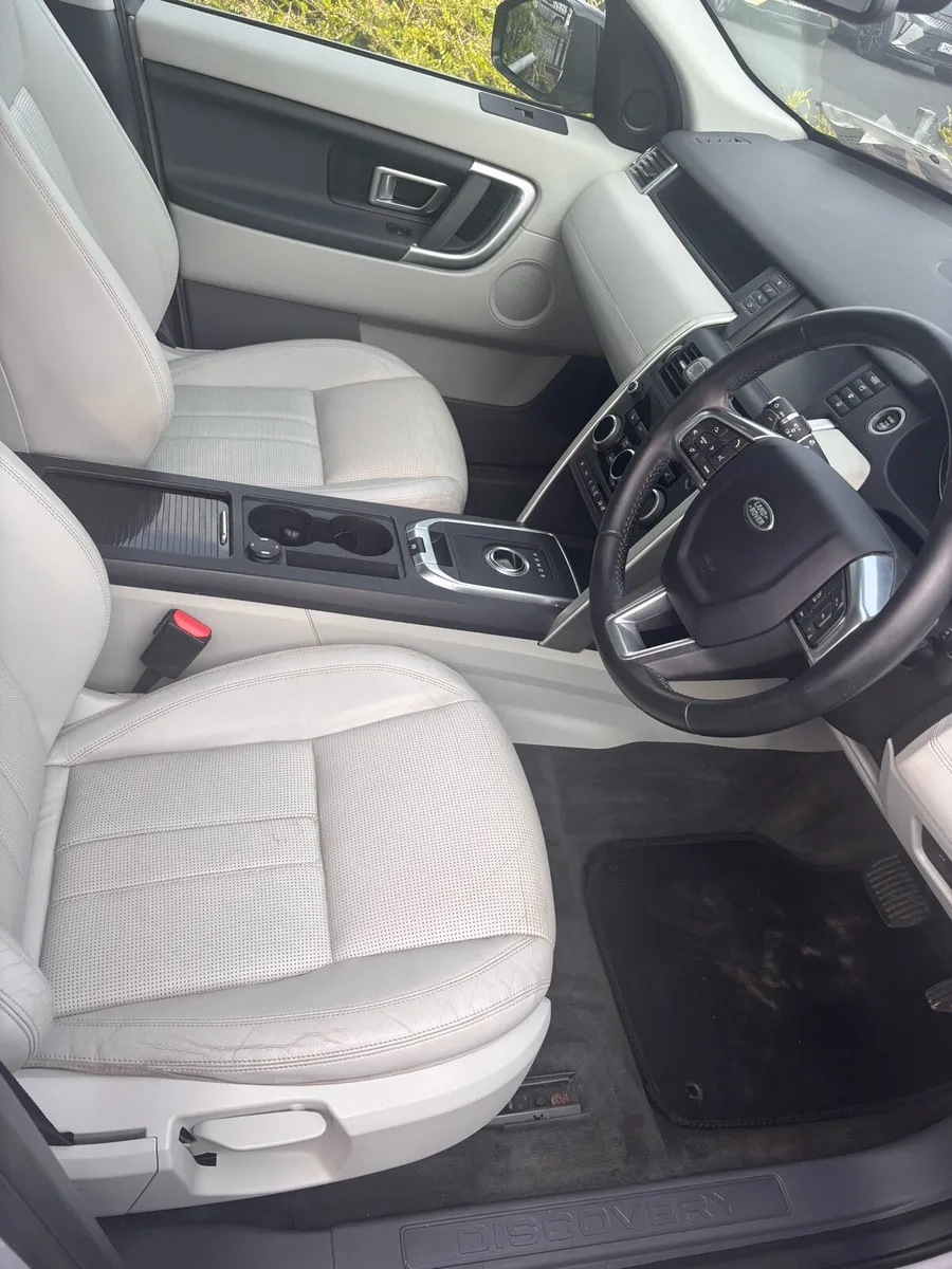 Disco Sport Low Miles 7 seats - Image 2