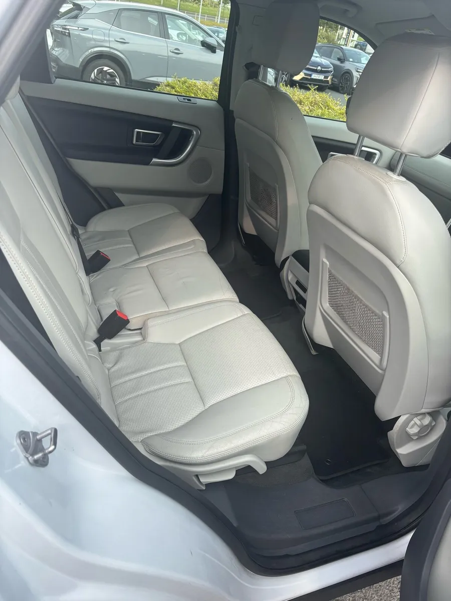 Disco Sport Low Miles 7 seats - Image 3
