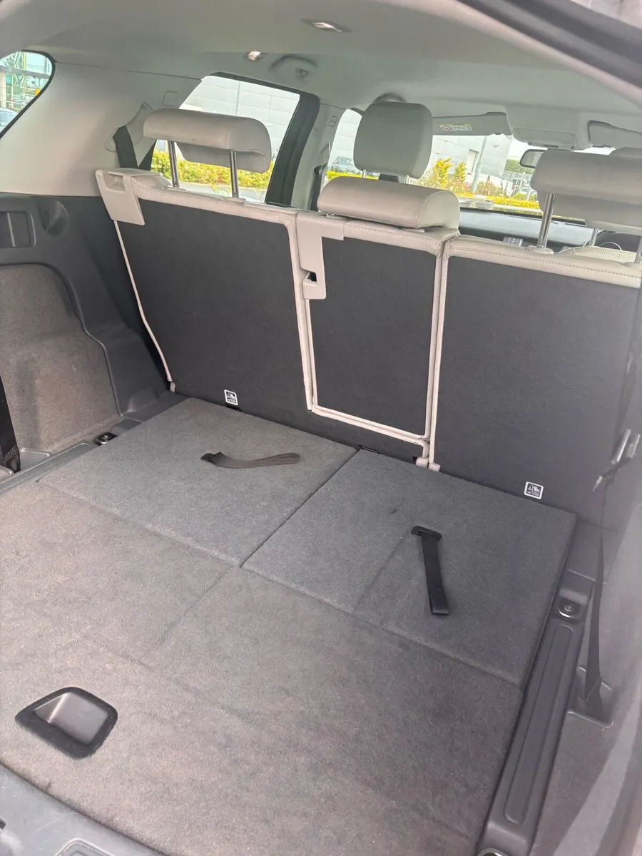 Disco Sport Low Miles 7 seats - Image 4