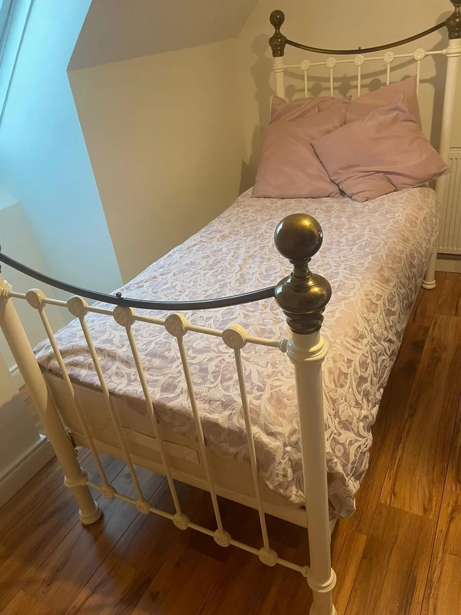 2 x 3ft single beds - Image 1