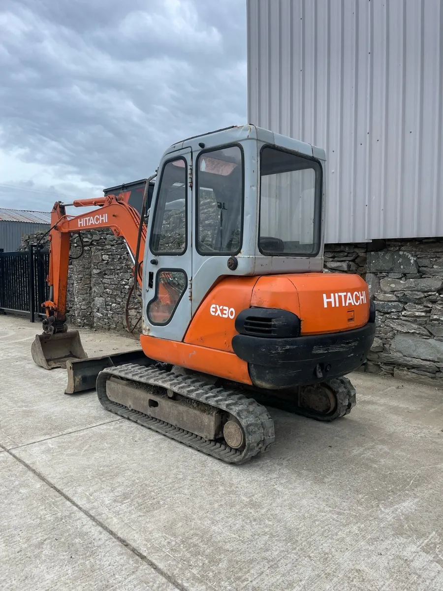 Hitachi EX30 mini digger - Image 1