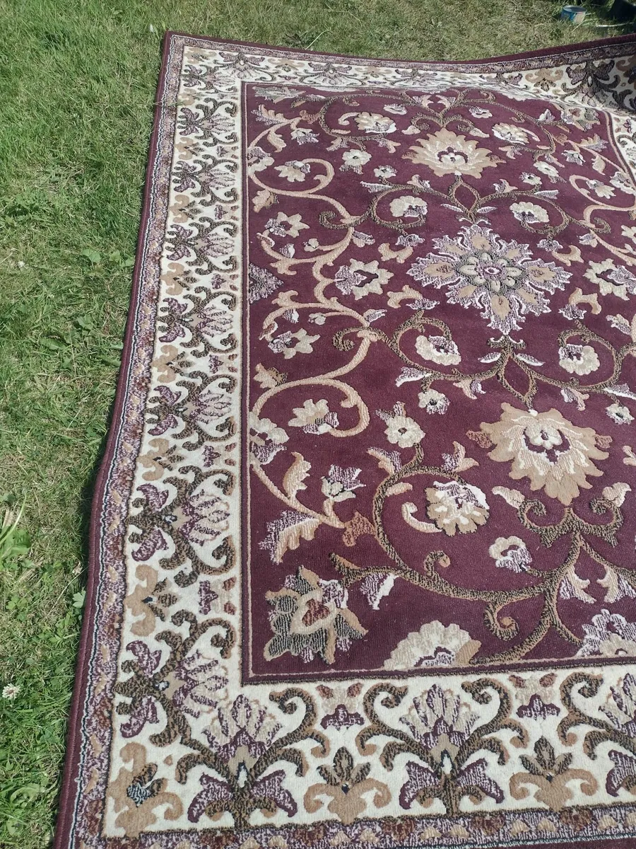 Ex large burgundy sitting room rug - Image 1