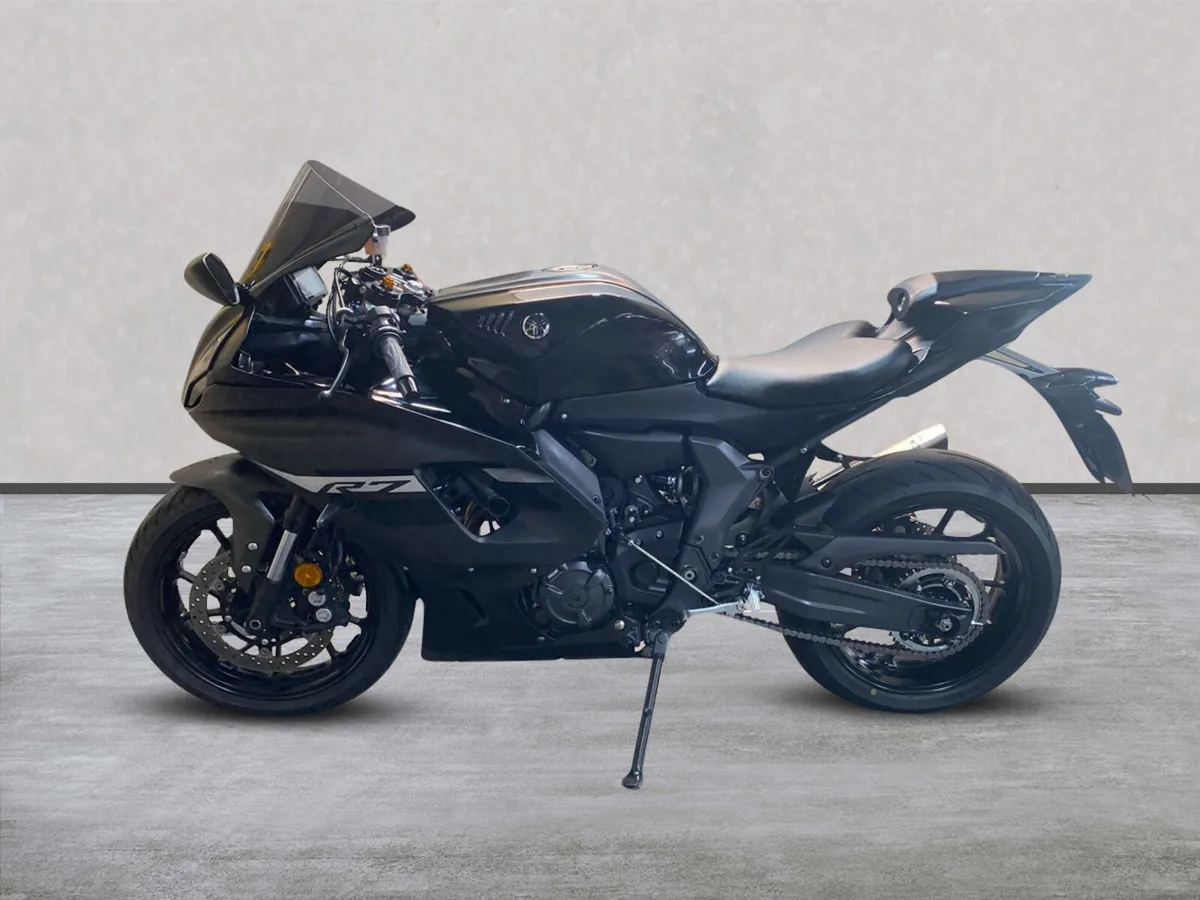 YAMAHA R7 (24MY) with Akrapovic Exhaust, NI Reg - Image 2