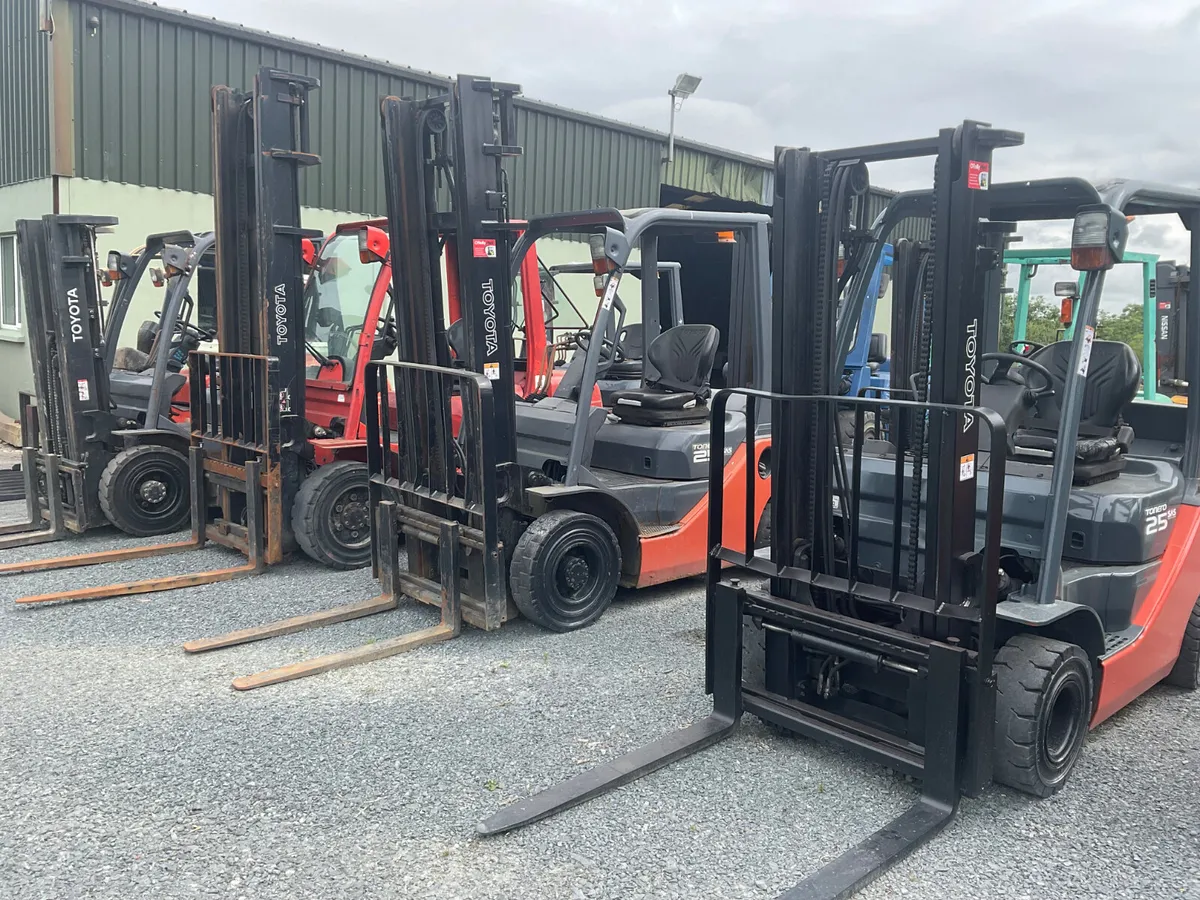 FORKLIFT - Image 1