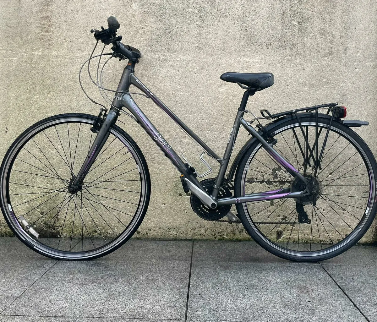Womans giant bicycle - Image 2