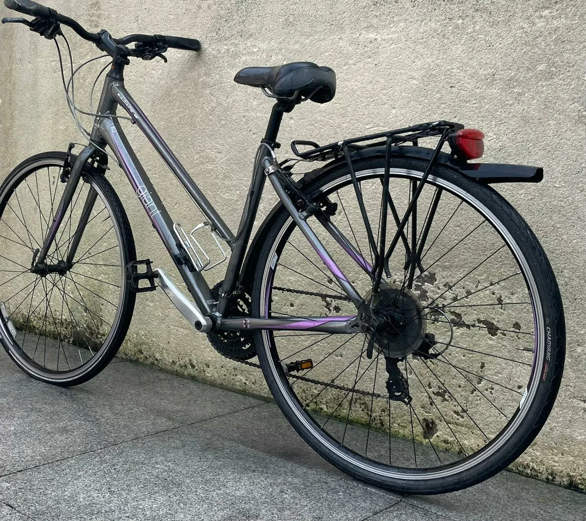 Womans giant bicycle - Image 3