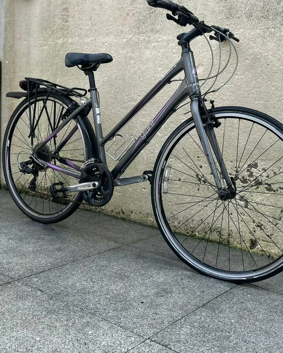 Womans giant bicycle - Image 4