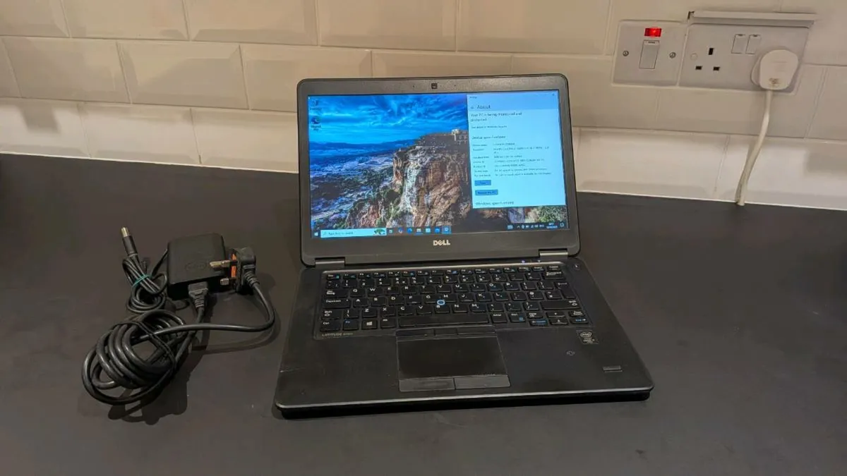 DELL 7450 laptop ( 500gb / 8gb / 2.3Ghz ) - Image 1