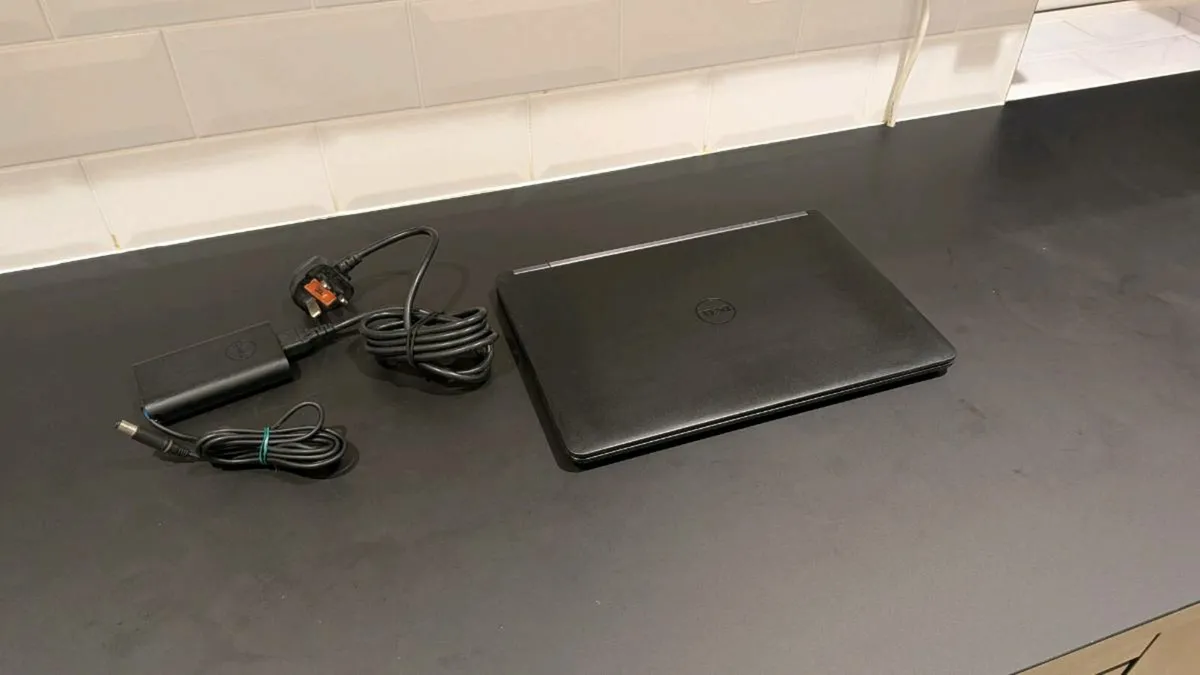 DELL 7450 laptop ( 500gb / 8gb / 2.3Ghz ) - Image 2