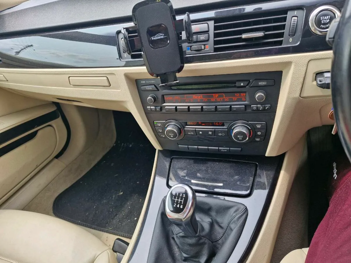 BMW 320i SE Coupe - Image 2