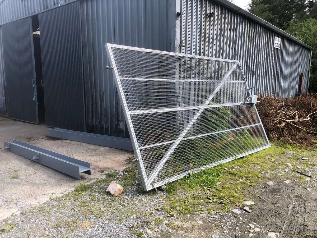gates 4m x2.5m industrial - Image 4