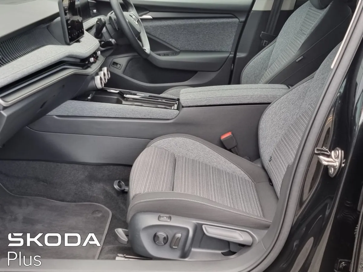 Skoda Superb Combi Selection 2.0 TDI 150 BHP DSG - Image 4