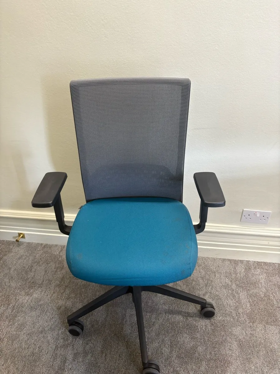 Office chair - Image 1