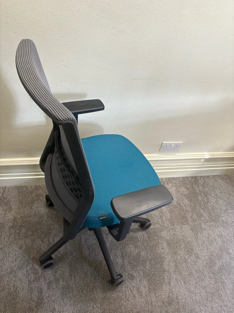 Office chair - Image 2