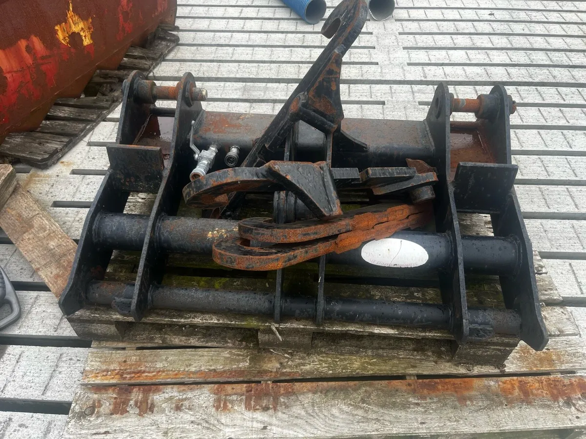 Mf/ terex 860 front quick hitch. Mchale 5ft shear - Image 1