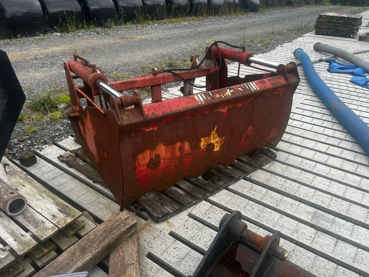 Mf/ terex 860 front quick hitch. Mchale 5ft shear - Image 3