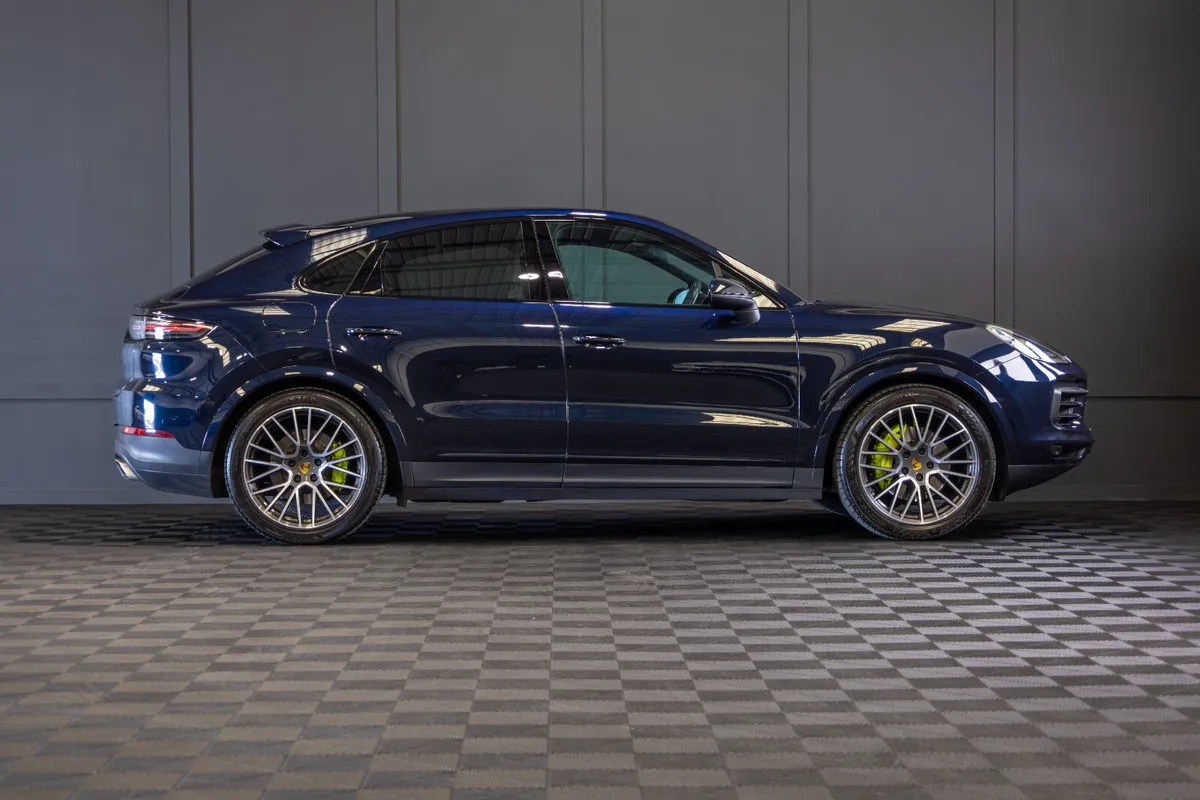 2021 Porsche Cayenne 3.0 E-Hybrid - Image 2