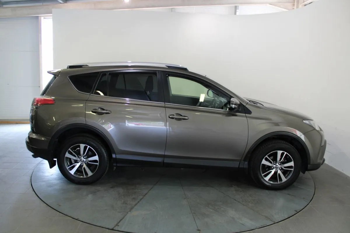 Toyota Rav4 2.0 D-4d 2WD Luna - Image 3