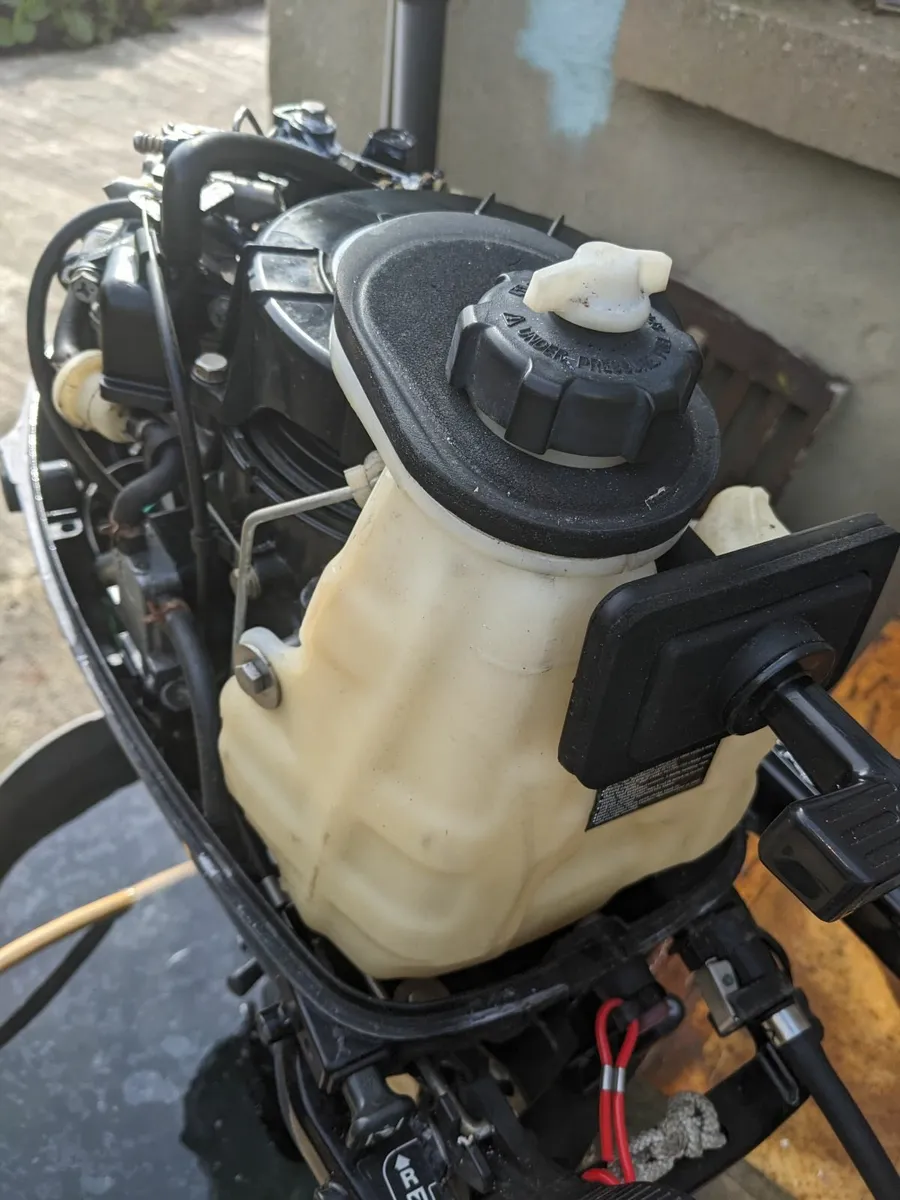 Mercury 6hp short shaft outboard and new carb - Image 3