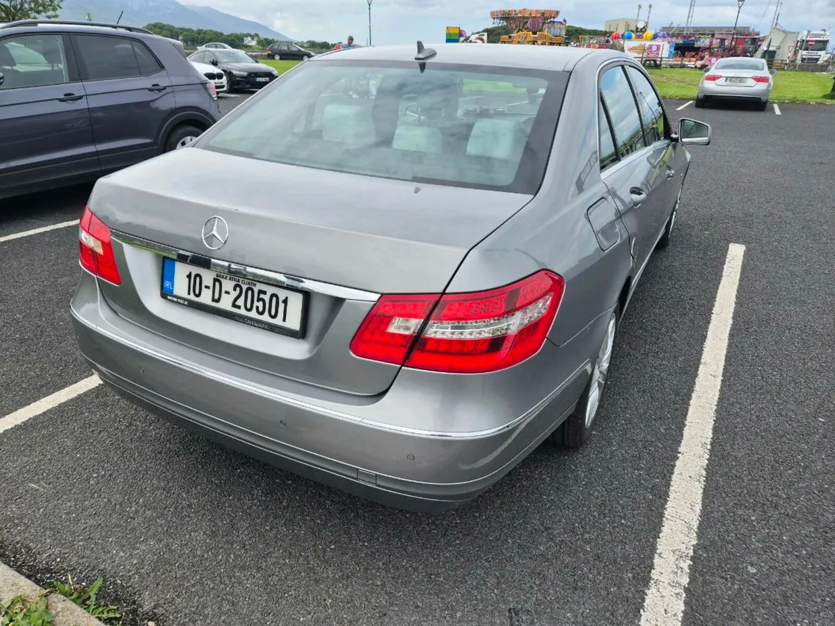 Mercedes E Class Adventguard aut in mint condition - Image 2