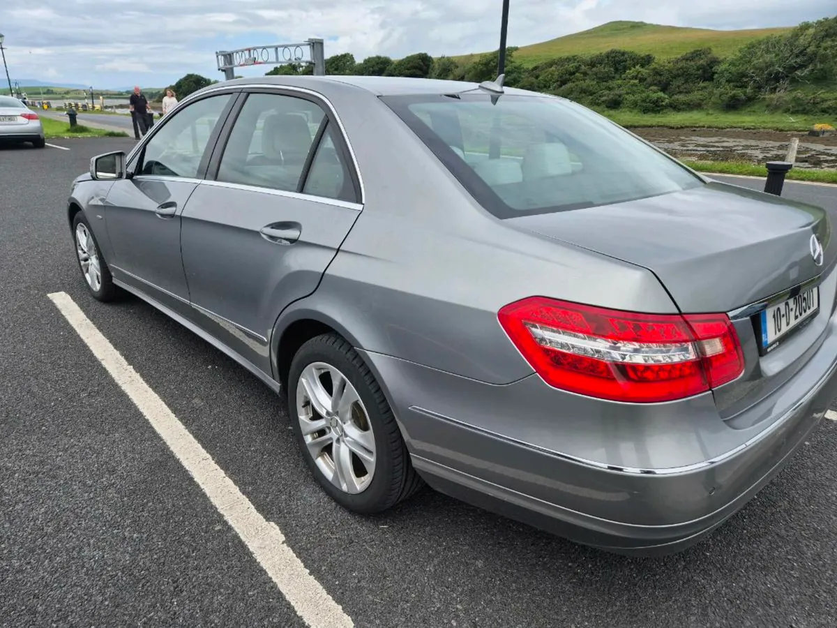 Mercedes E Class Adventguard aut in mint condition - Image 4