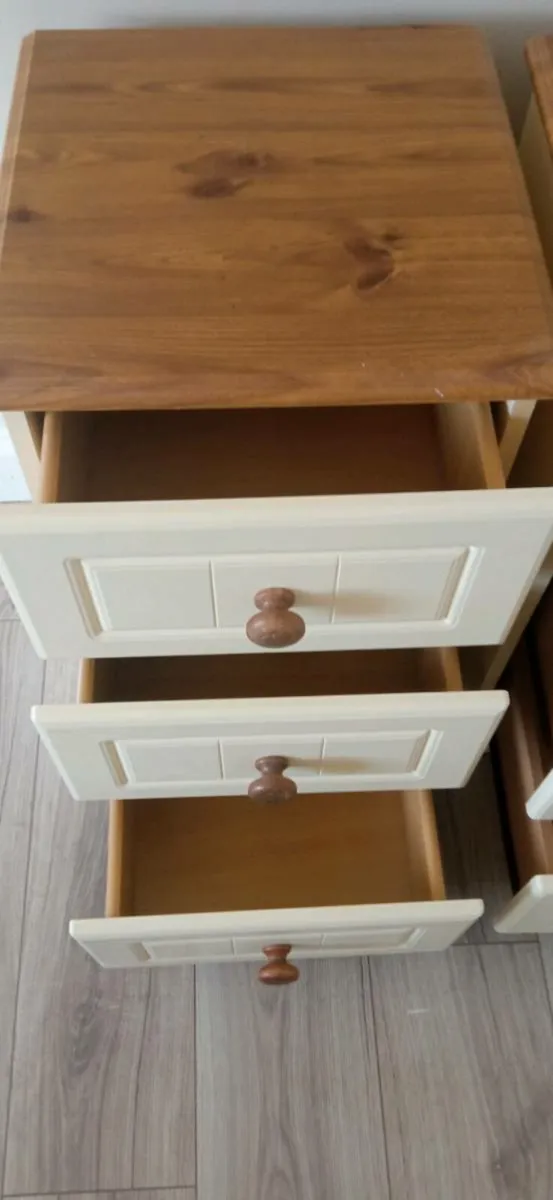 Bedroom lockers - Image 3