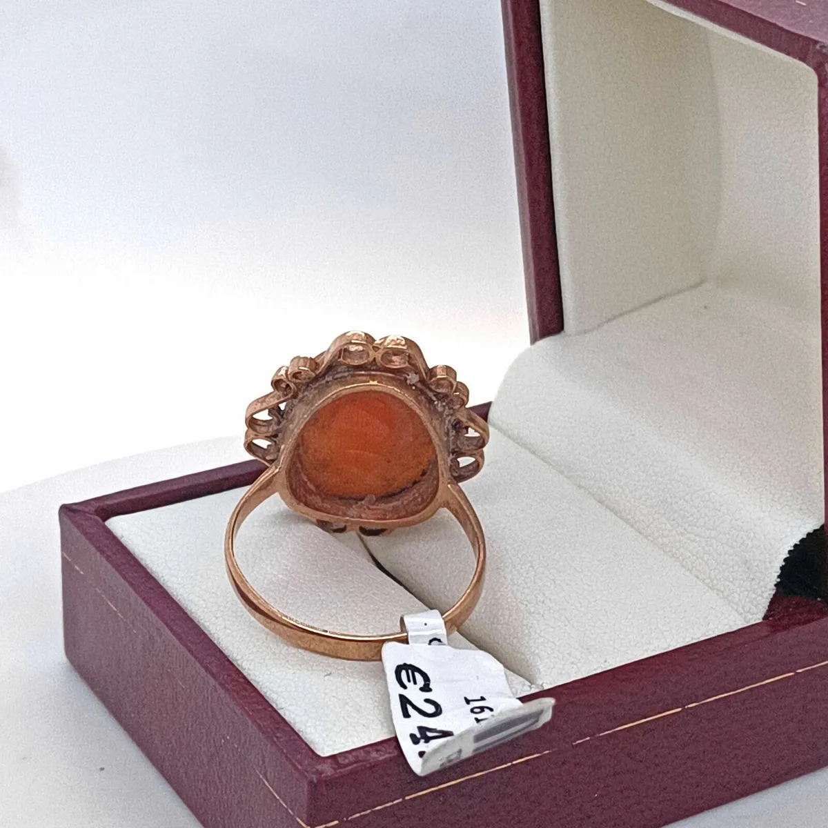 Vintage Shell Cameo Ring, 9k Yellow Gold - Image 1