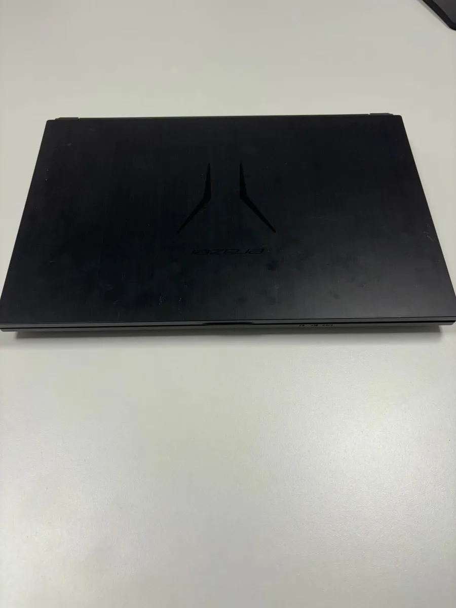 Medion Erazer Defender P15 (Ryzen 5 5600H) - Image 1