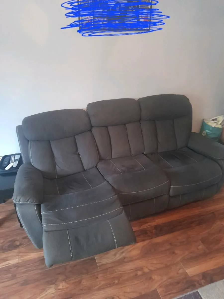 3 + 2 + 1 Recliners - Image 4