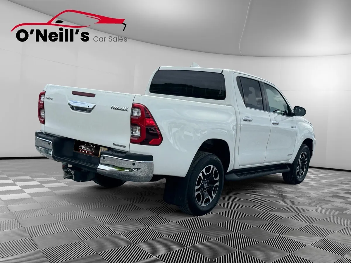 Toyota Hilux 2022 INVINCIBLE D-4D 4WD - Image 3
