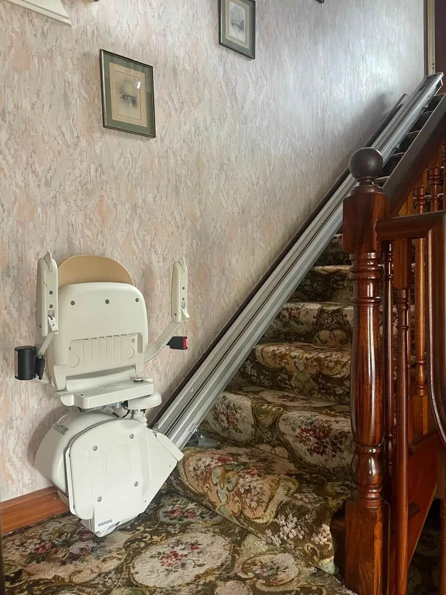 Chair lift for stairs
