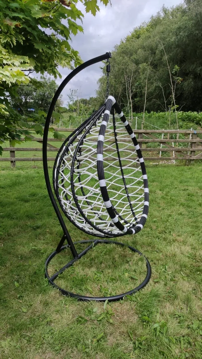 Hanging Swings Eggs – Metal Frame – Free Delivery - Image 1