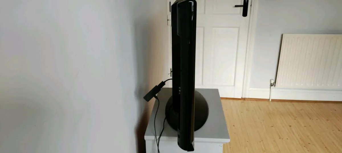 37" Flat Screen HD TV - Image 2