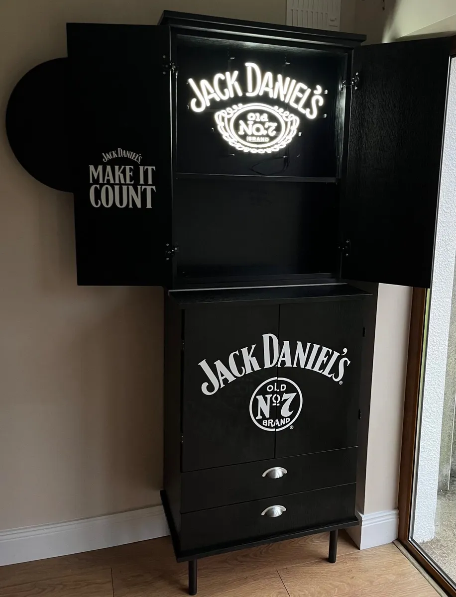 Home Bar with Dart Board - Image 4