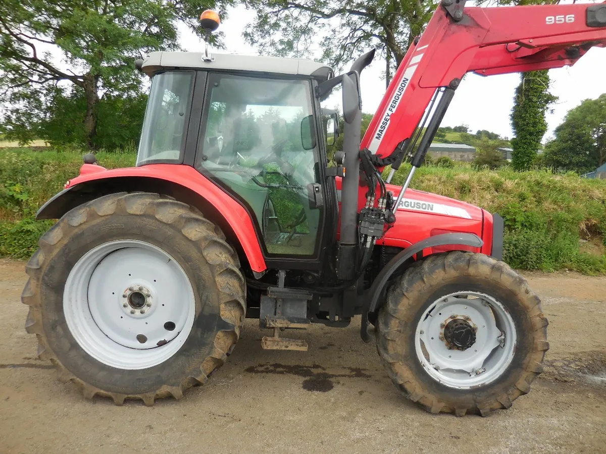 2005 MASSEY FERGUSON 5460 AND LOADER - Image 3