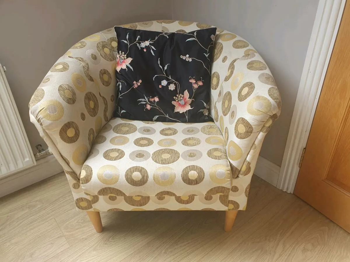 Tub chairs x 2 - Image 1