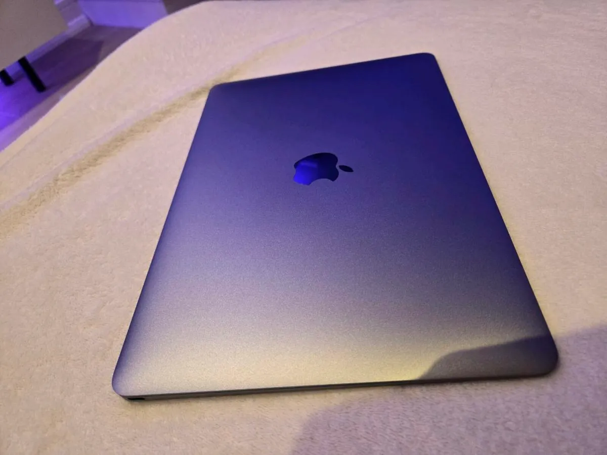 Macbook 12 inch Retina 2015 - Image 1