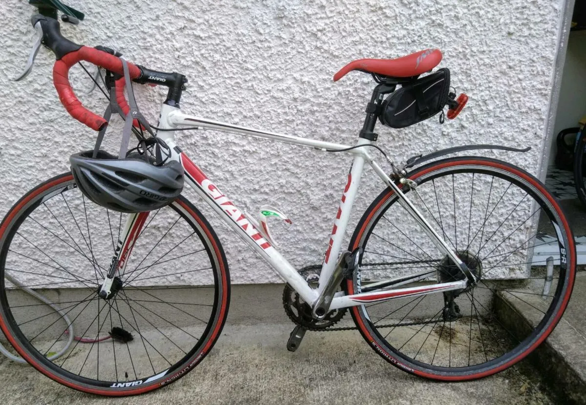 Giant Defy Road Bike - Image 1