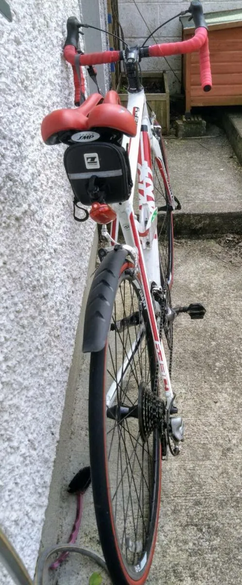 Giant Defy Road Bike - Image 3