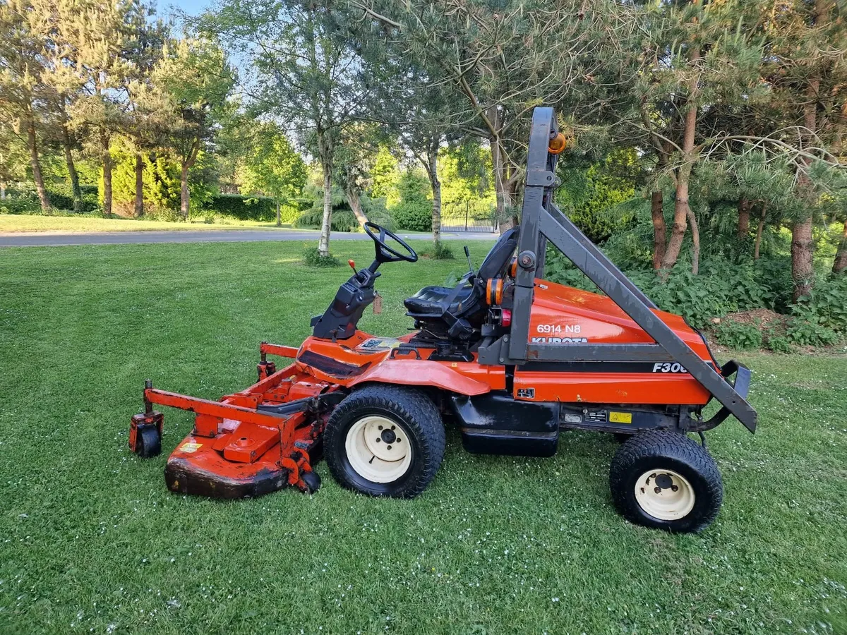 Kubota 30hp ride on mower lawnmower - Image 2
