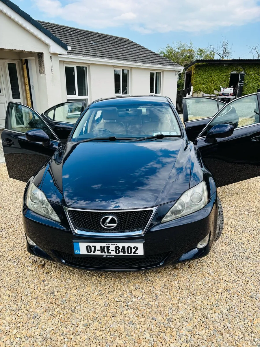 Lexus is 220 - Image 1