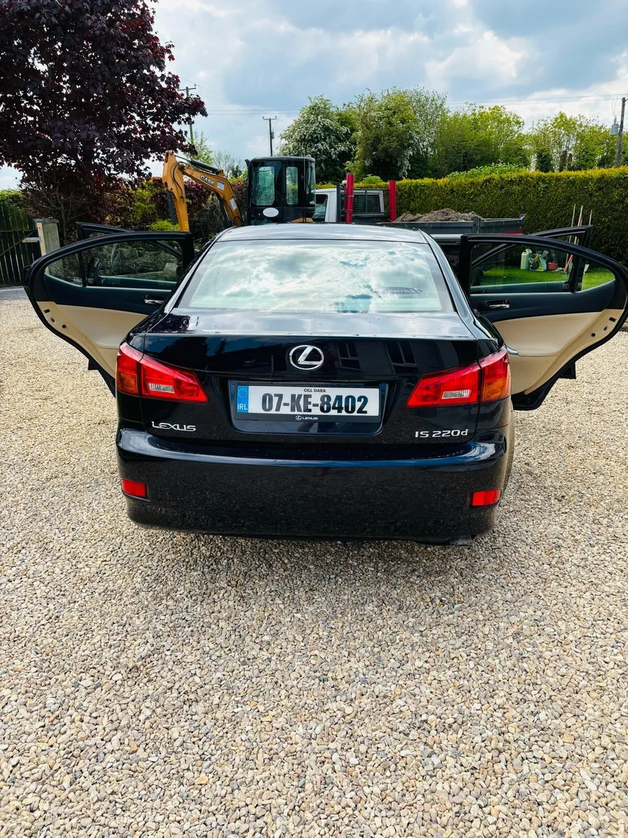 Lexus is 220 - Image 2