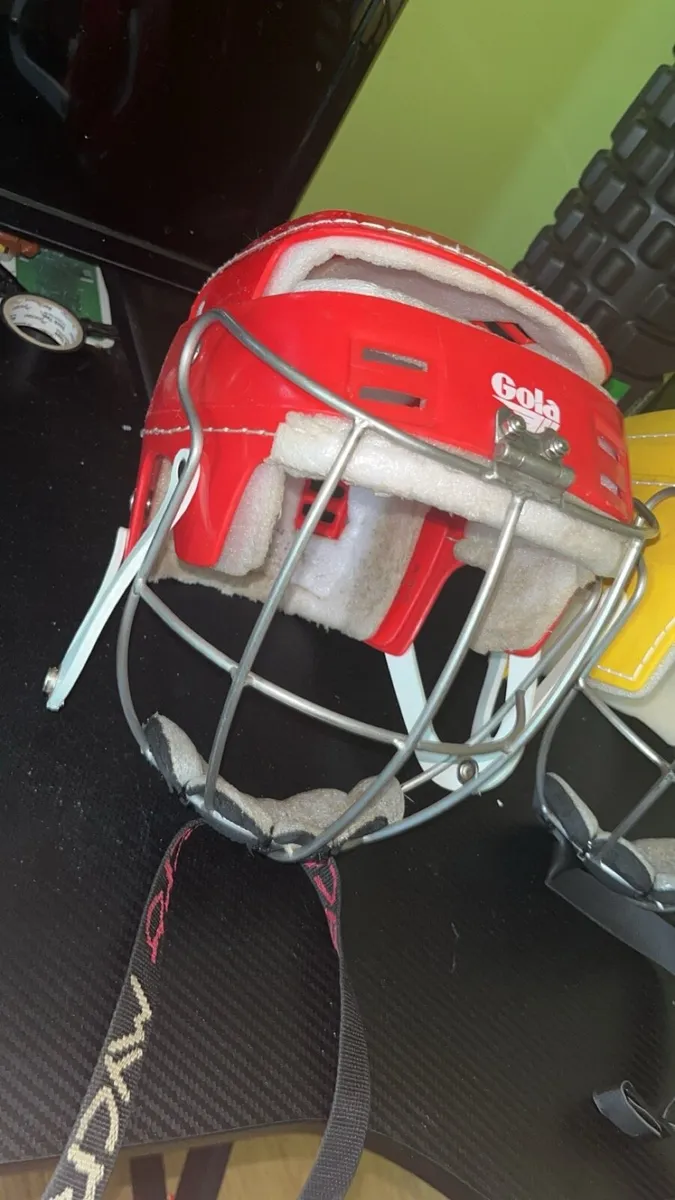 Hurling helmet - Image 3