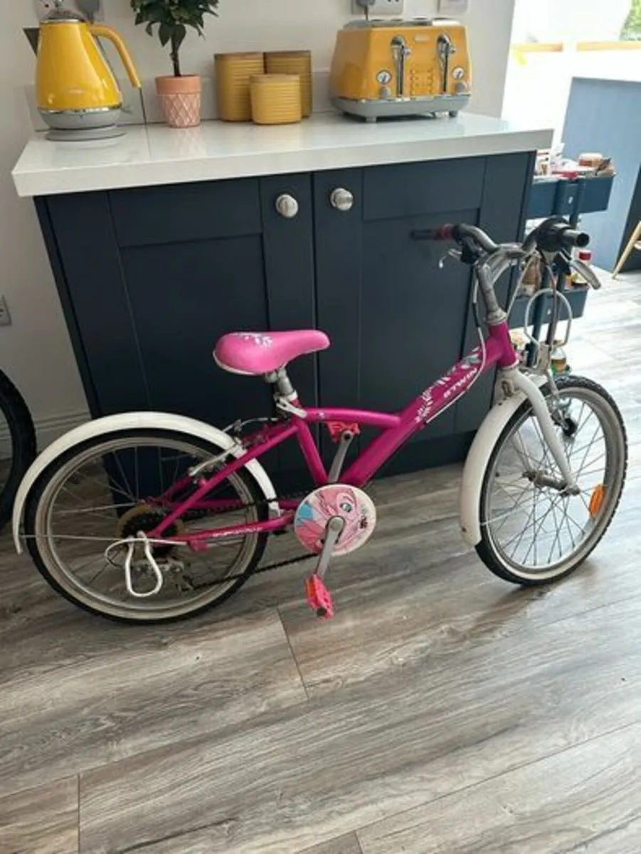 Btwin MistiGirl 500 kids bike 20" in Pink - Image 1