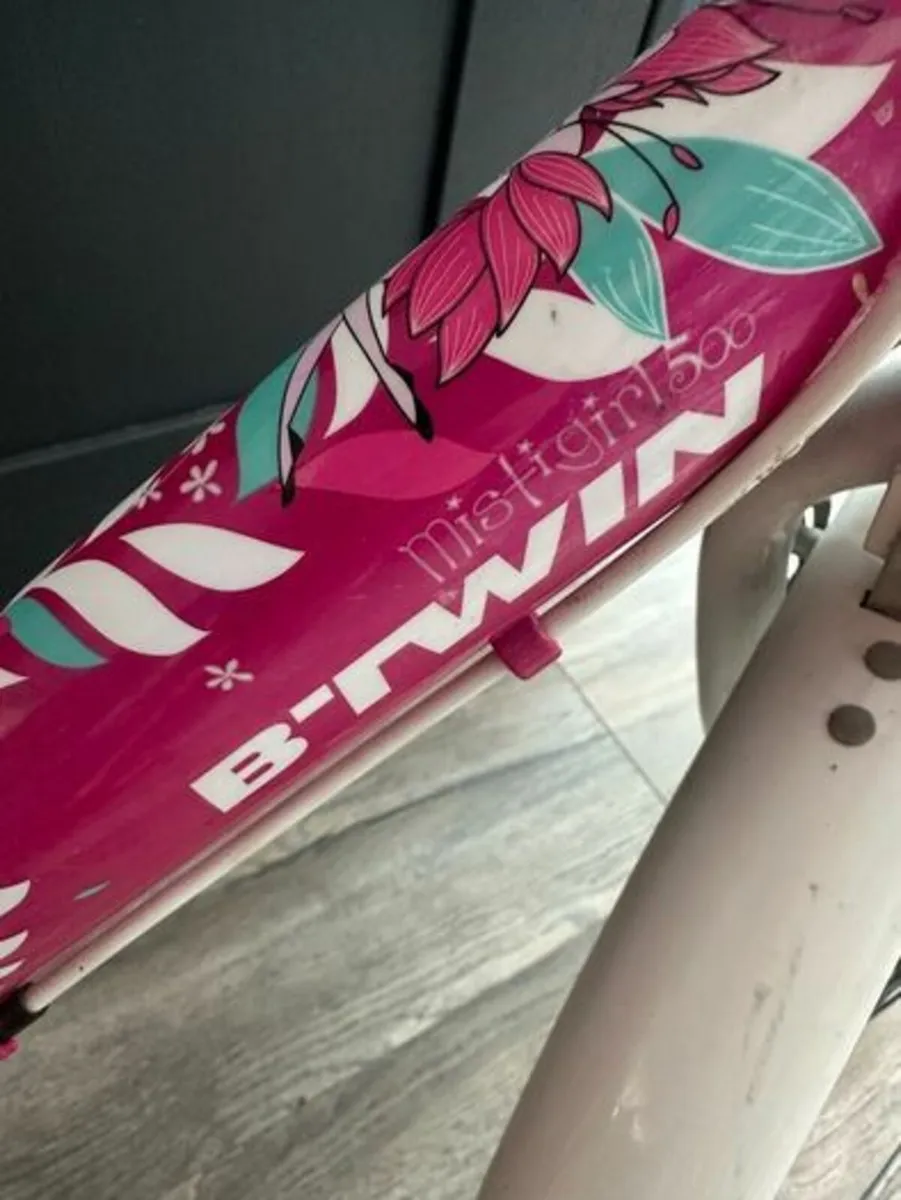 Btwin MistiGirl 500 kids bike 20" in Pink - Image 3