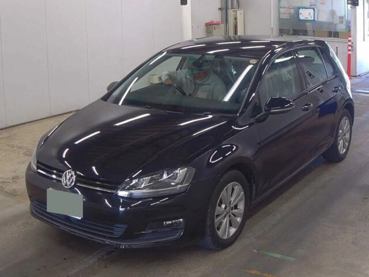151 Volkswagen Golf 1.2 TSI Auto - Image 1