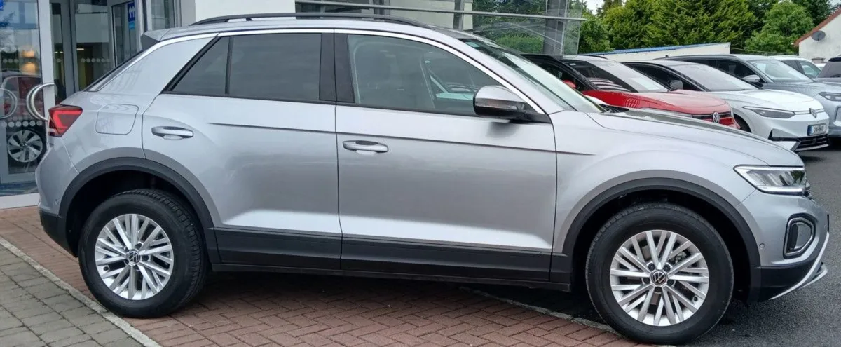 Volkswagen T-Roc Life 2.0 TDI 116HP  rear View Ca - Image 2